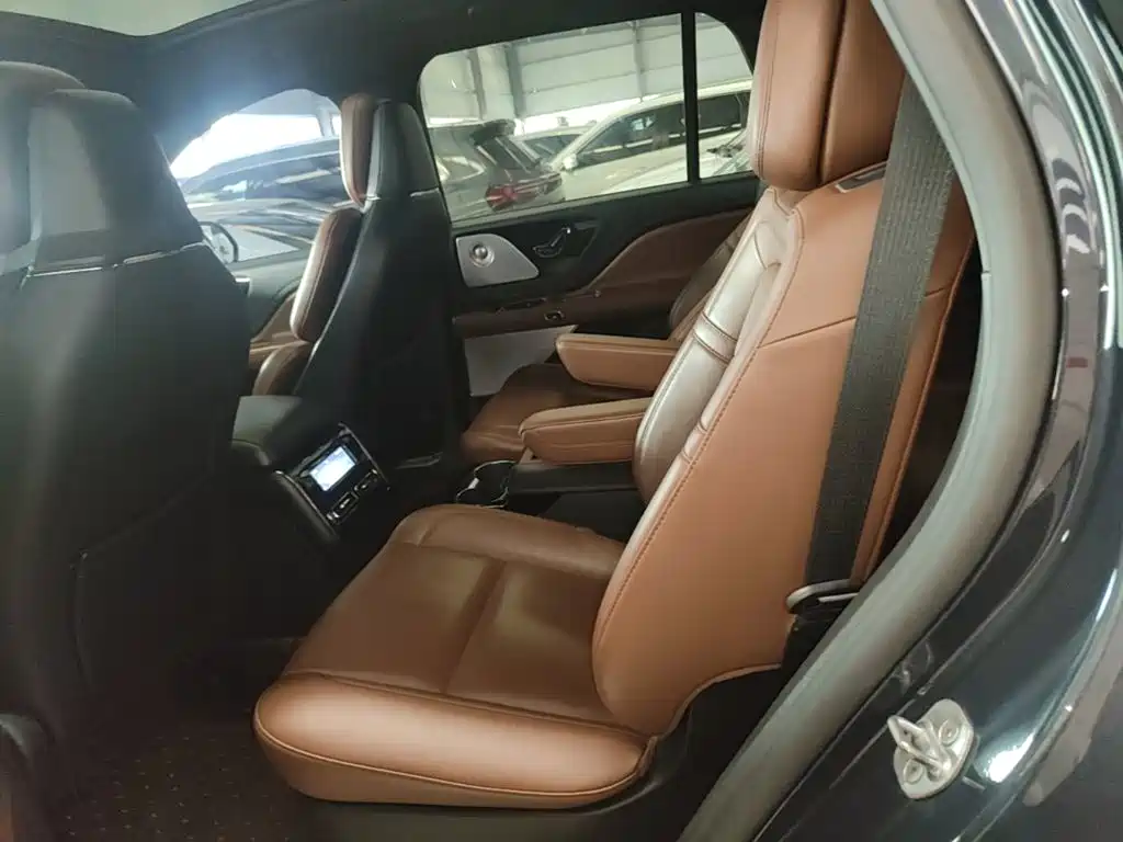 Lincoln Aviator — фото 17