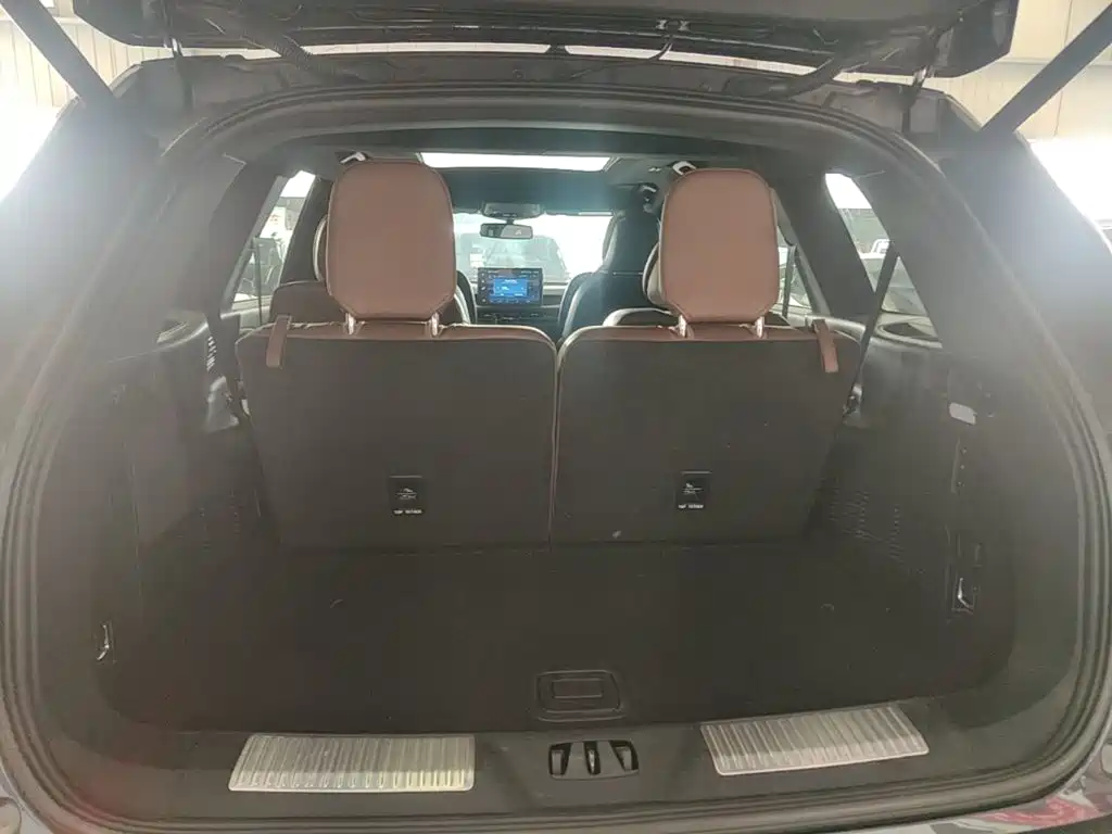Lincoln Aviator — фото 19