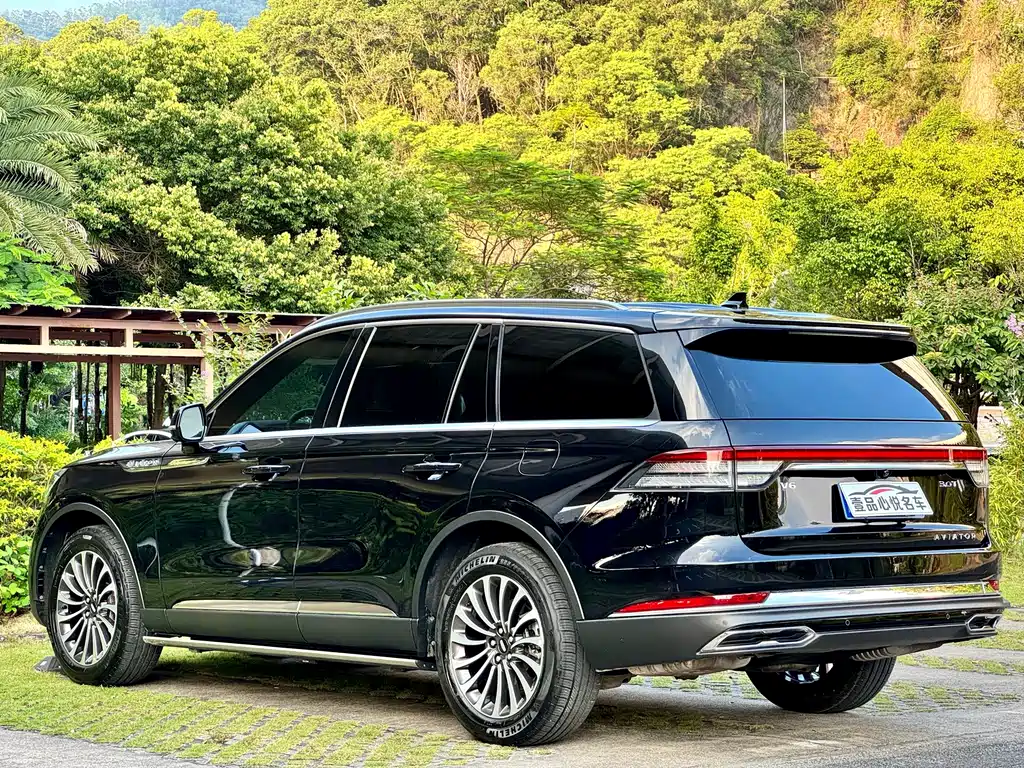 Lincoln Aviator — фото 17