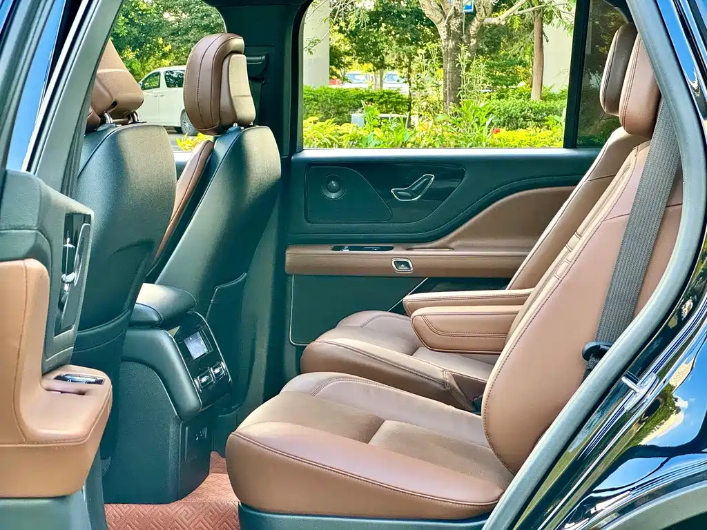 Lincoln Aviator — фото 7