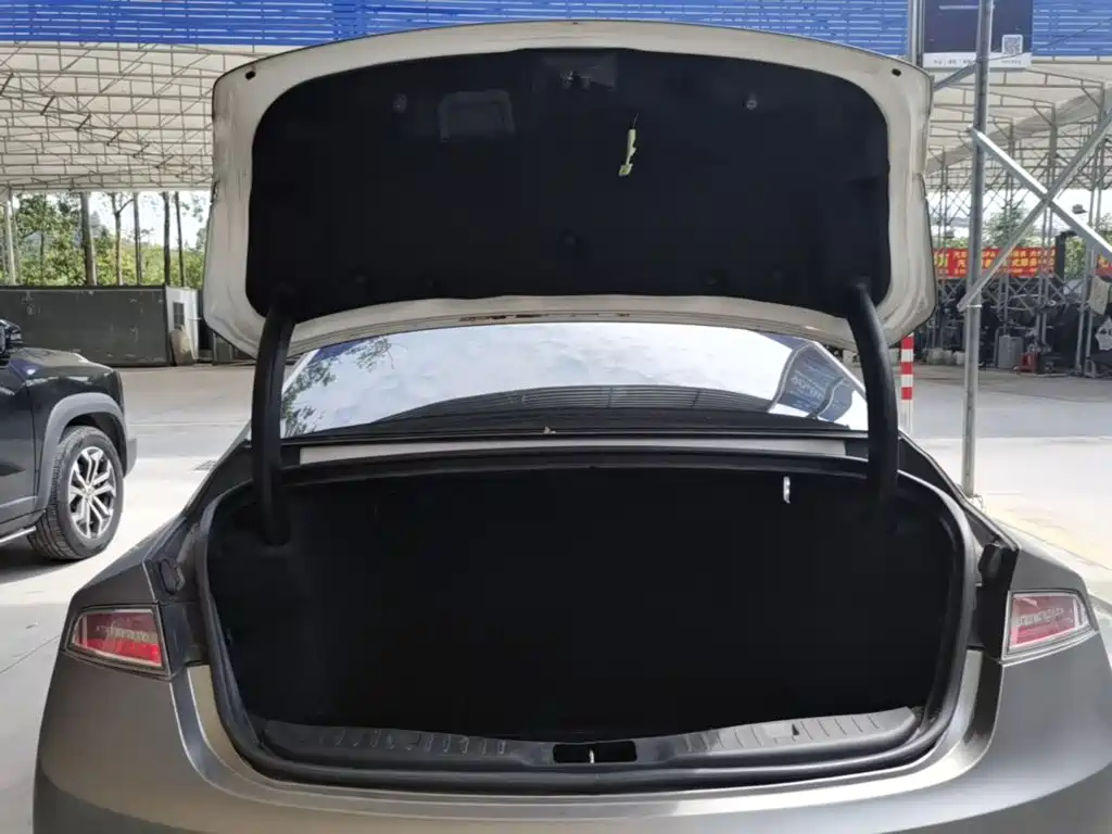 Lincoln MKZ — фото 19