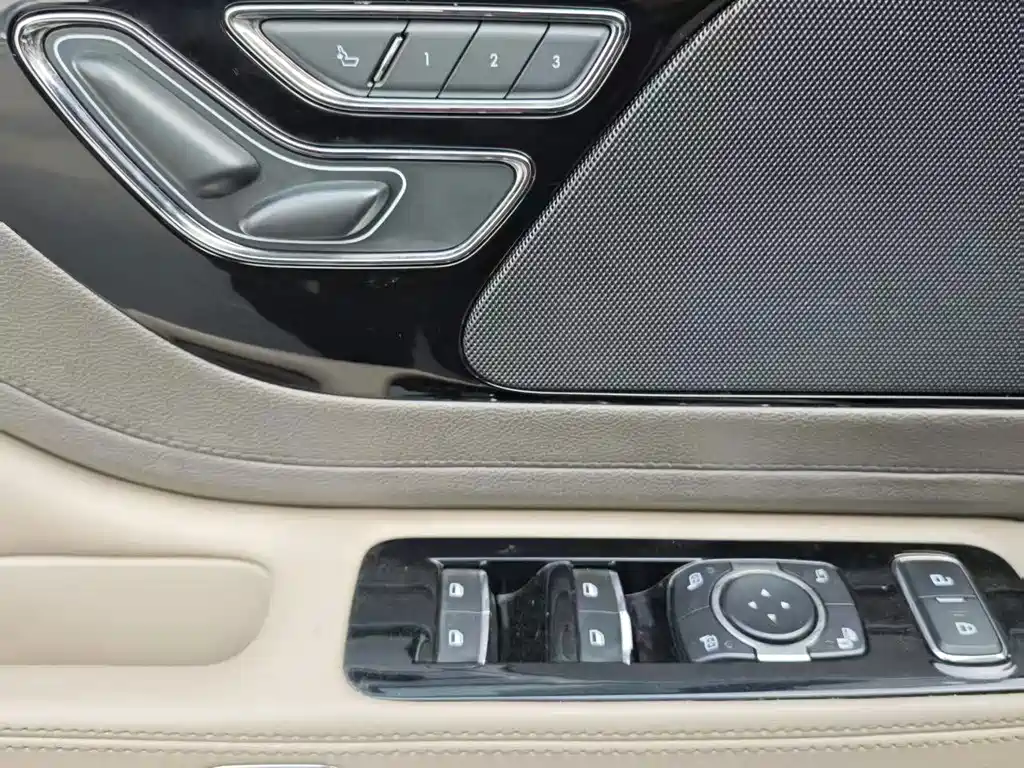 Lincoln Aviator — фото 14