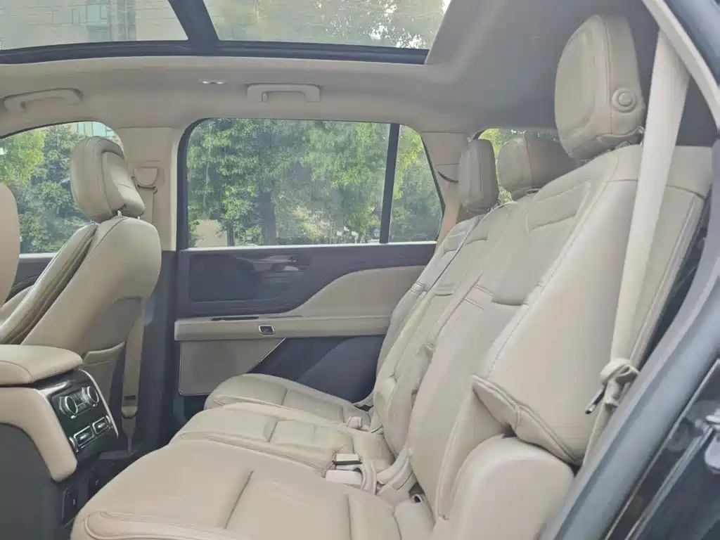 Lincoln Aviator — фото 10
