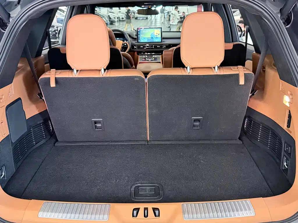 Lincoln Aviator — фото 19