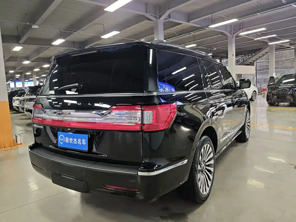 Lincoln Navigator — фото 9