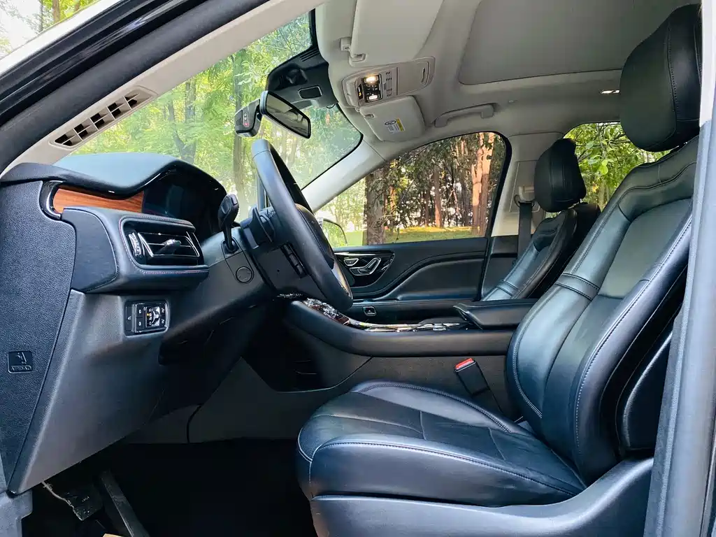 Lincoln Aviator — фото 11