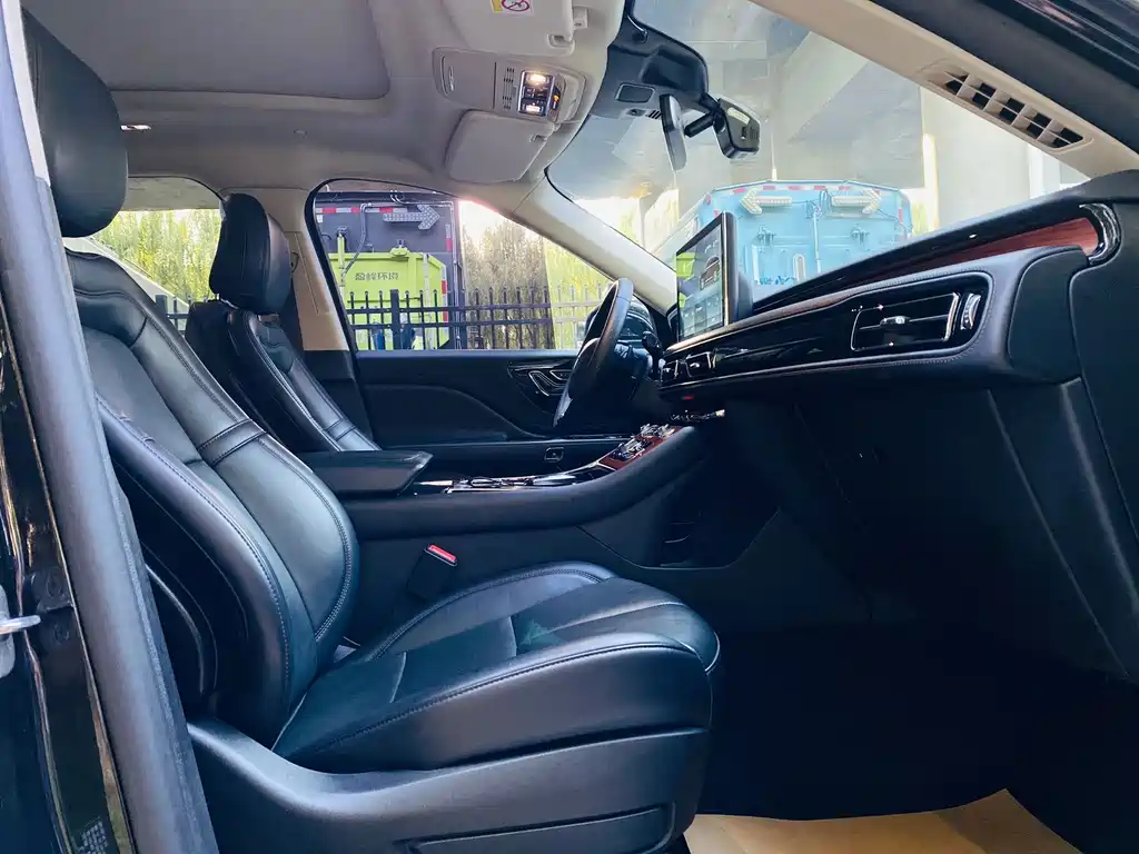 Lincoln Aviator — фото 13