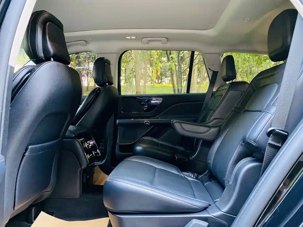 Lincoln Aviator — фото 14