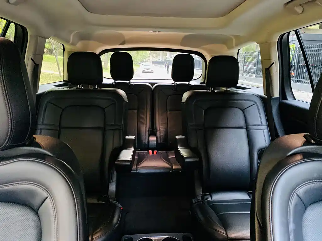 Lincoln Aviator — фото 15
