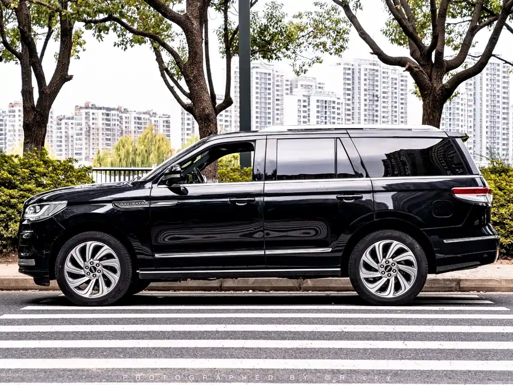 Lincoln Navigator — фото 2