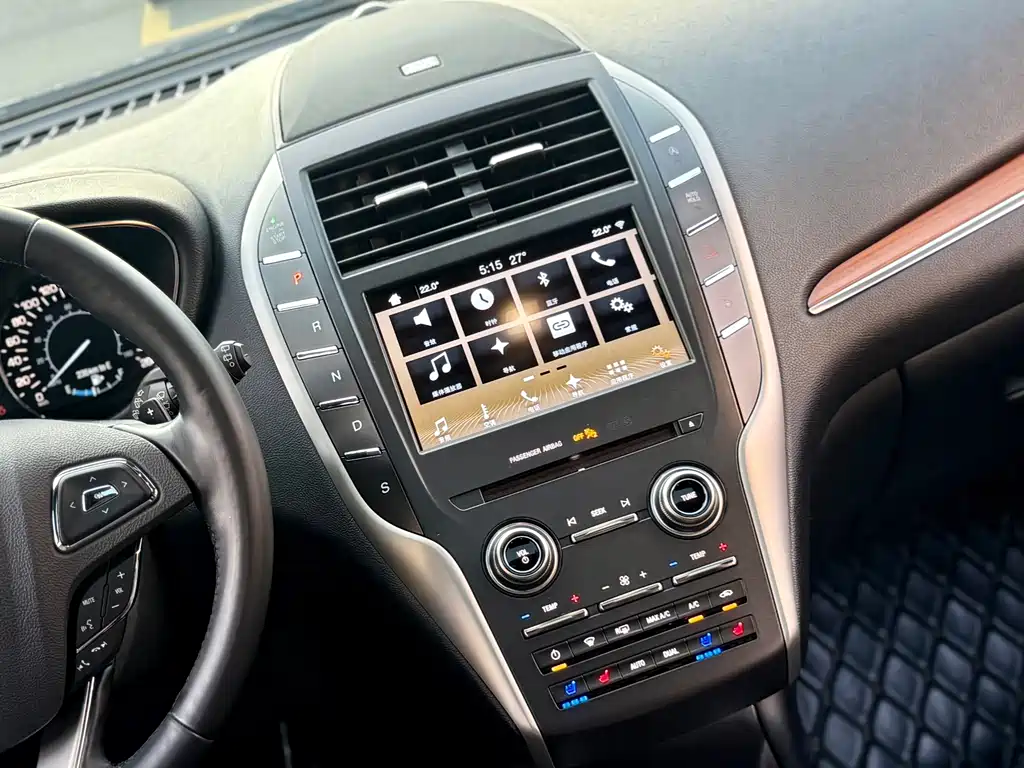 Lincoln MKC — фото 19