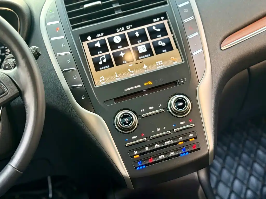 Lincoln MKC — фото 22