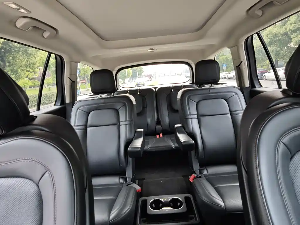 Lincoln Aviator — фото 18
