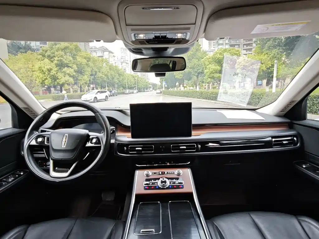 Lincoln Aviator — фото 19
