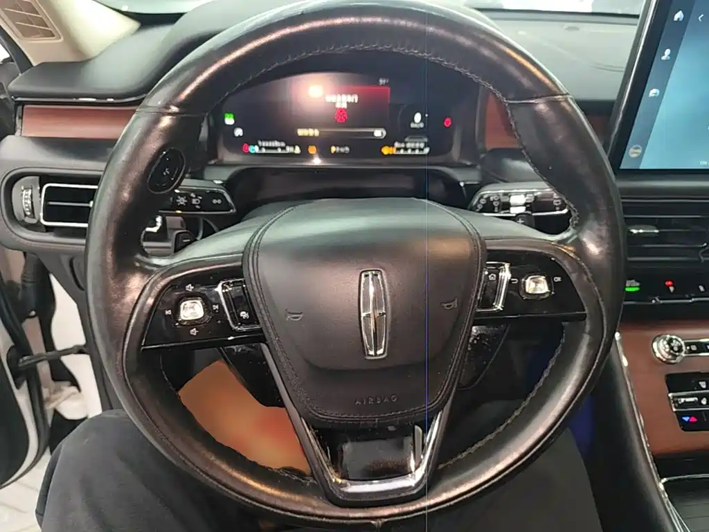 Lincoln Aviator — фото 11