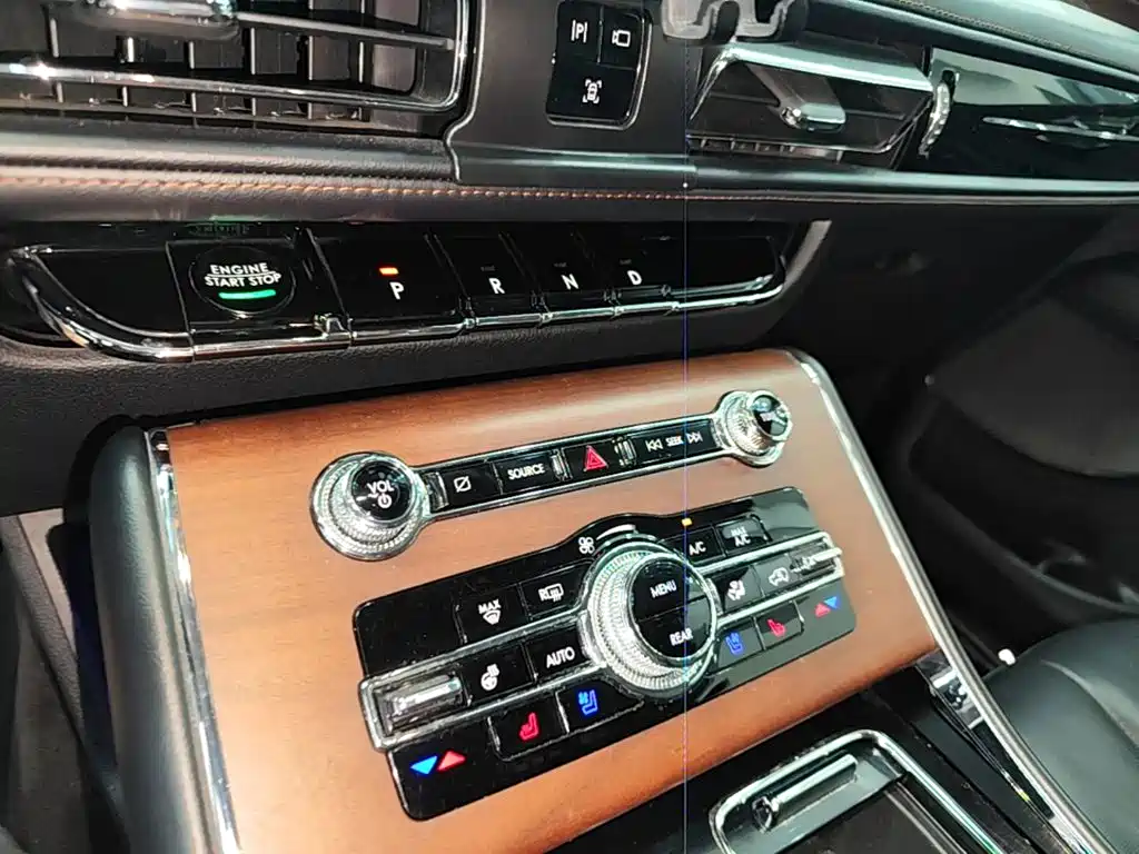 Lincoln Aviator — фото 14