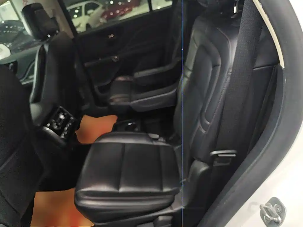 Lincoln Aviator — фото 17