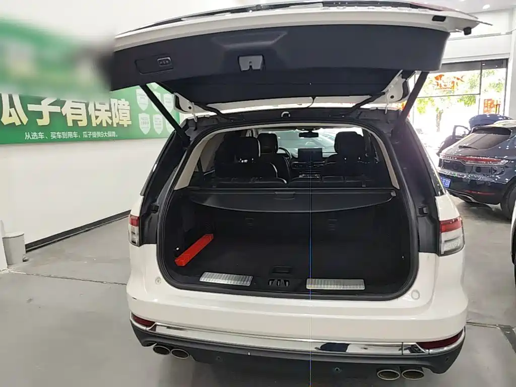 Lincoln Aviator — фото 19