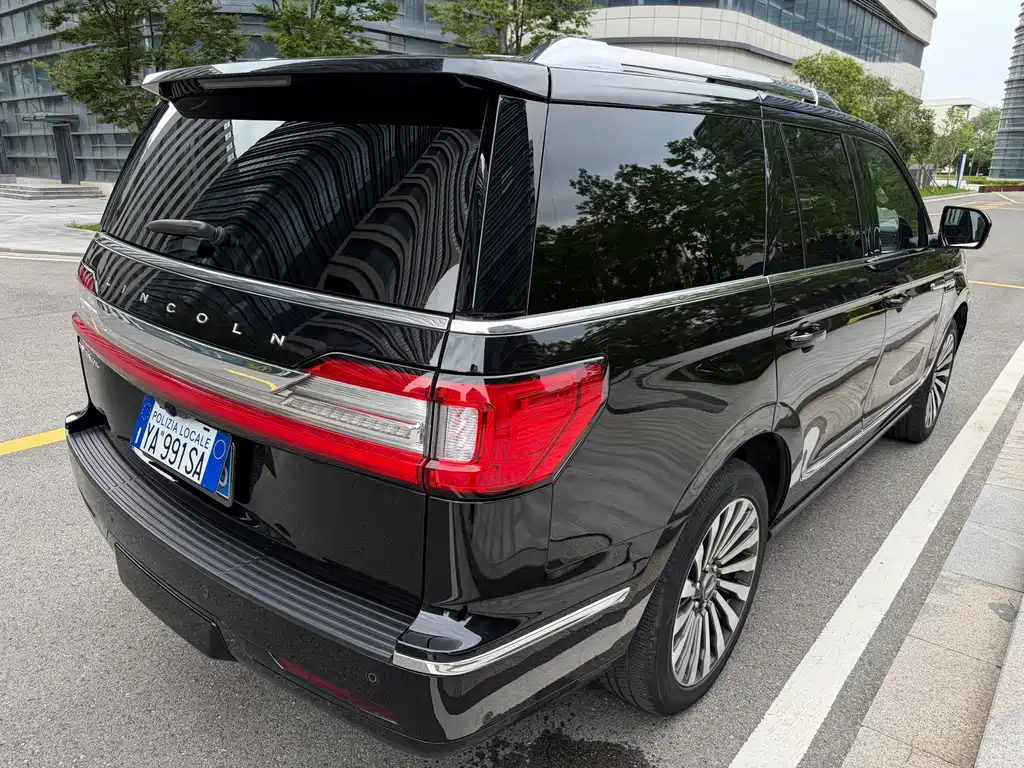 Lincoln Navigator — фото 9