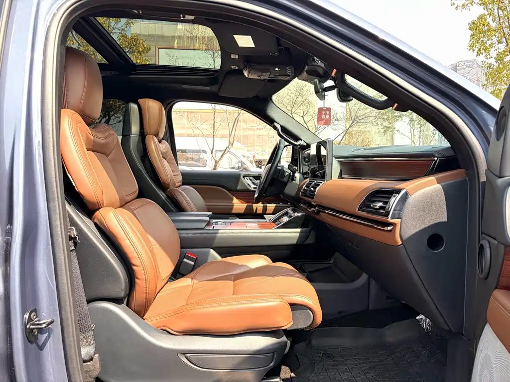 Lincoln Navigator — фото 14