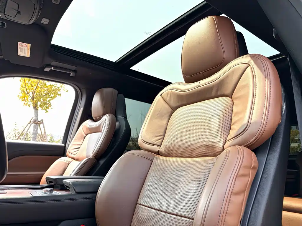 Lincoln Navigator — фото 16
