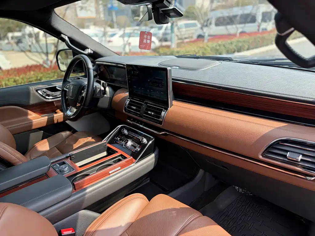 Lincoln Navigator — фото 17