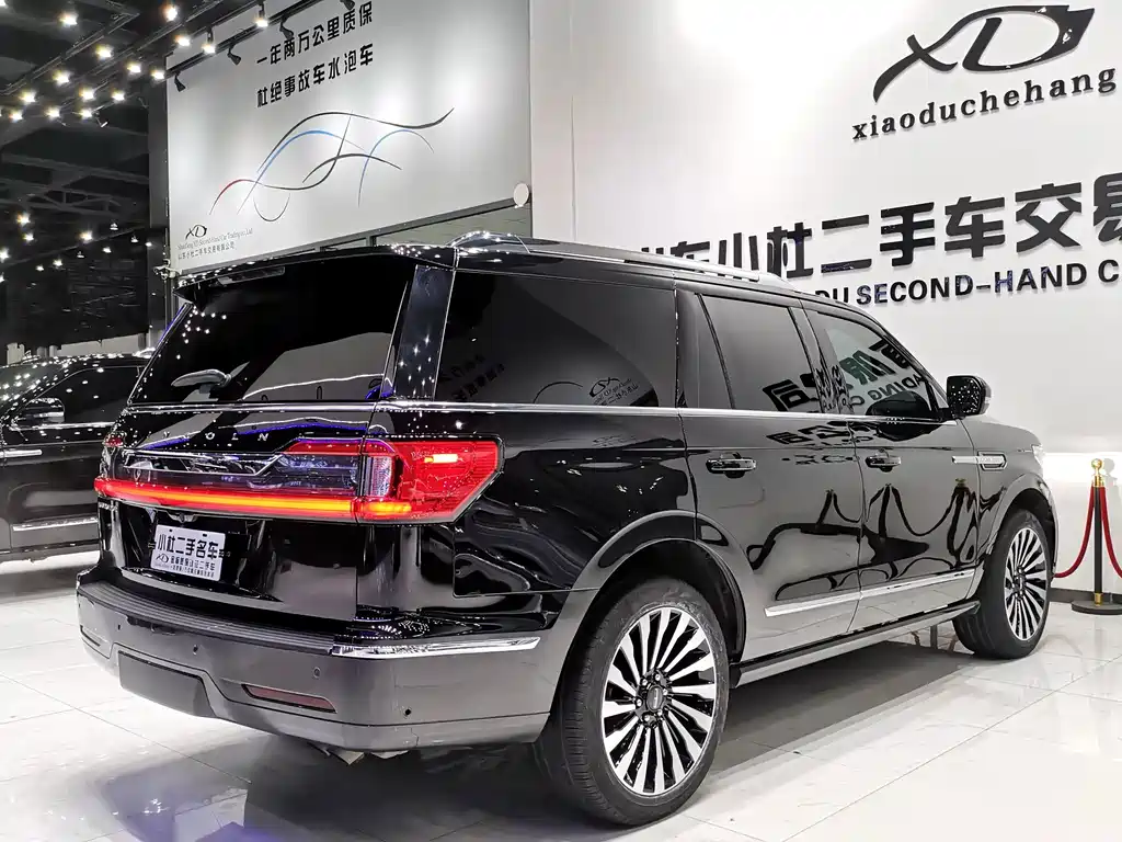 Lincoln Navigator — фото 19