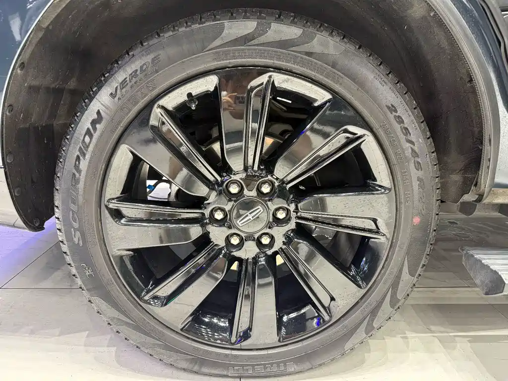 Lincoln Navigator — фото 15