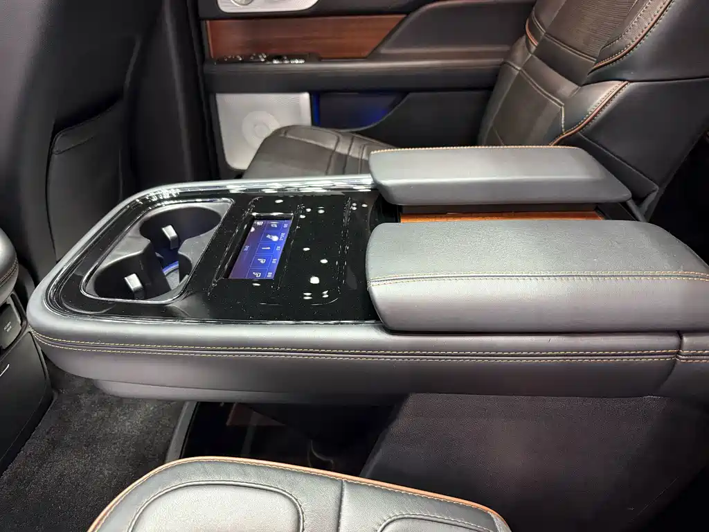 Lincoln Navigator — фото 17