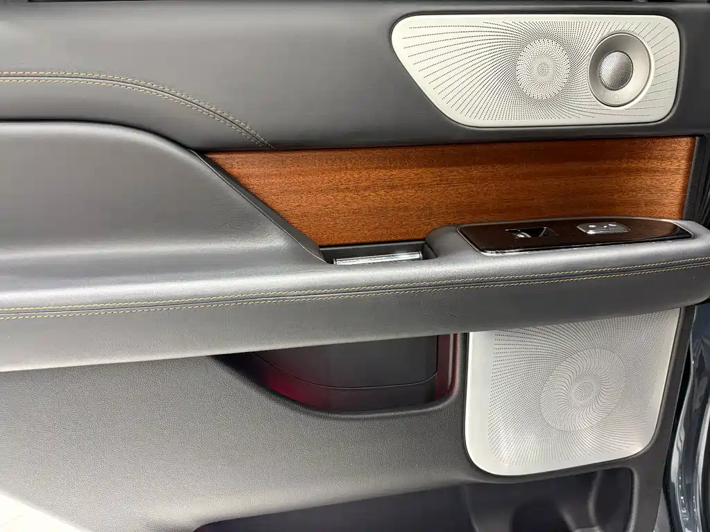 Lincoln Navigator — фото 19
