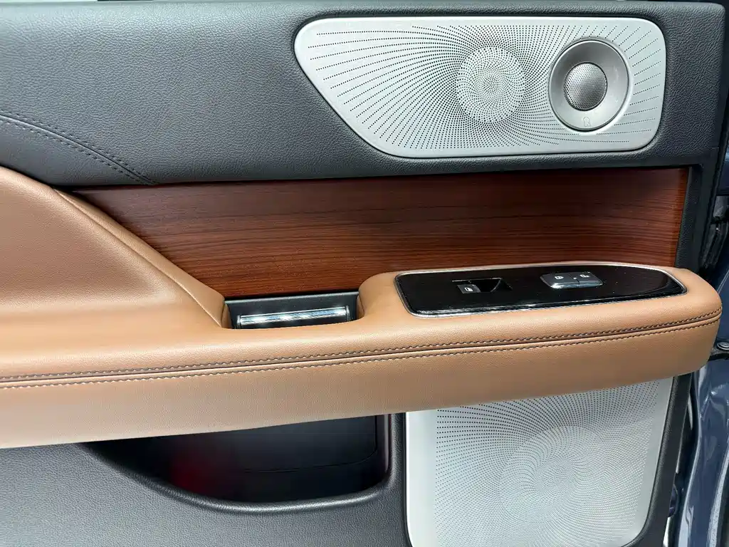 Lincoln Navigator — фото 11