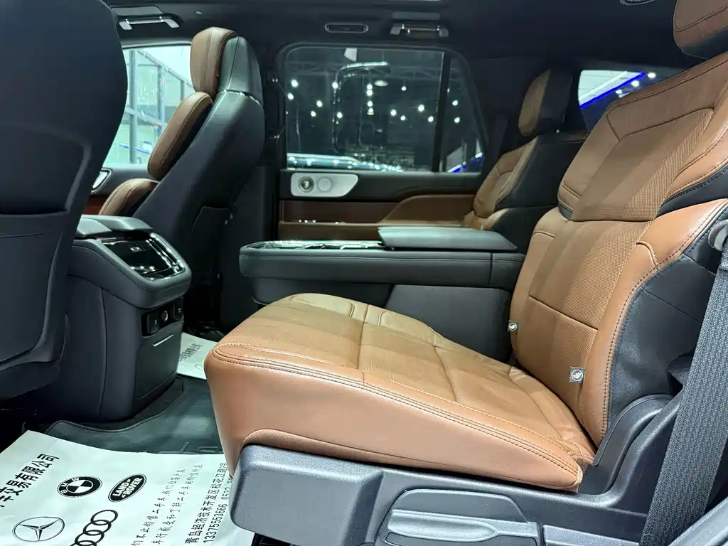 Lincoln Navigator — фото 8