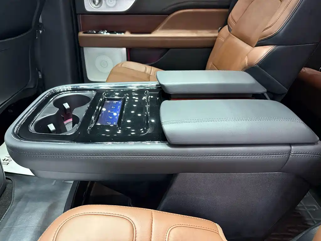 Lincoln Navigator — фото 10