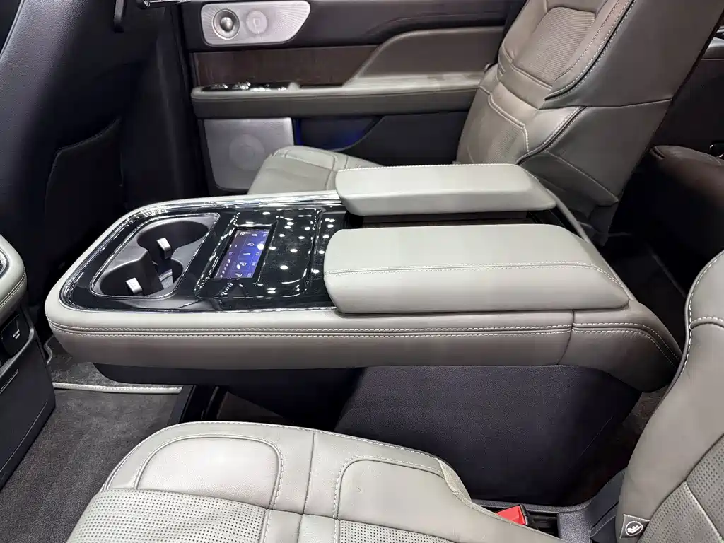 Lincoln Navigator — фото 17