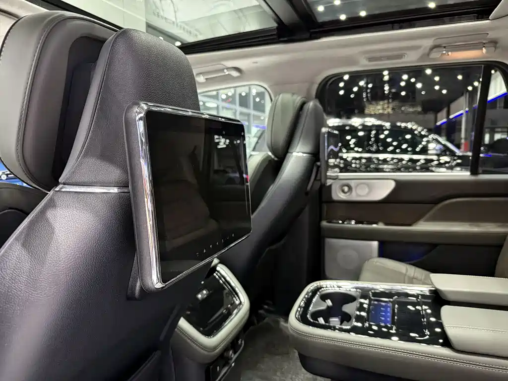 Lincoln Navigator — фото 18