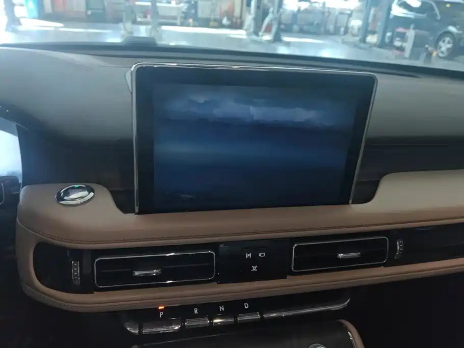 Lincoln Aviator (Import) — фото 13