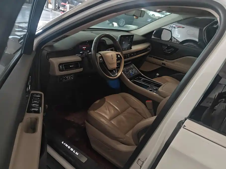 Lincoln Aviator (Import) — фото 9