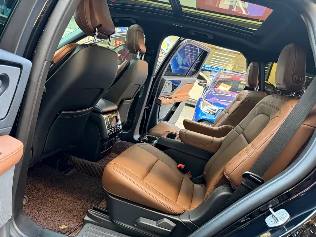 Lincoln Aviator — фото 15