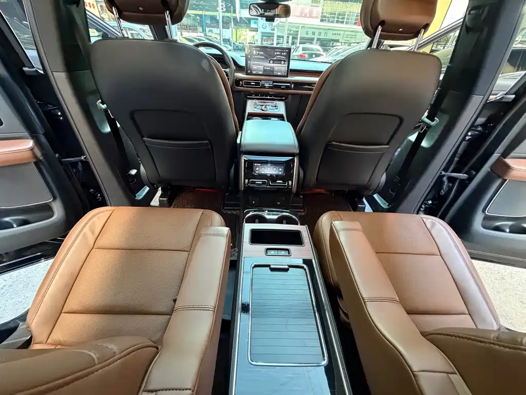 Lincoln Aviator — фото 23