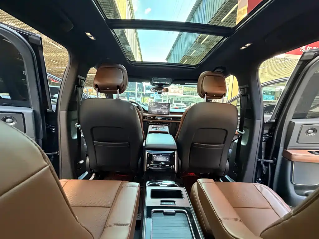 Lincoln Aviator — фото 24