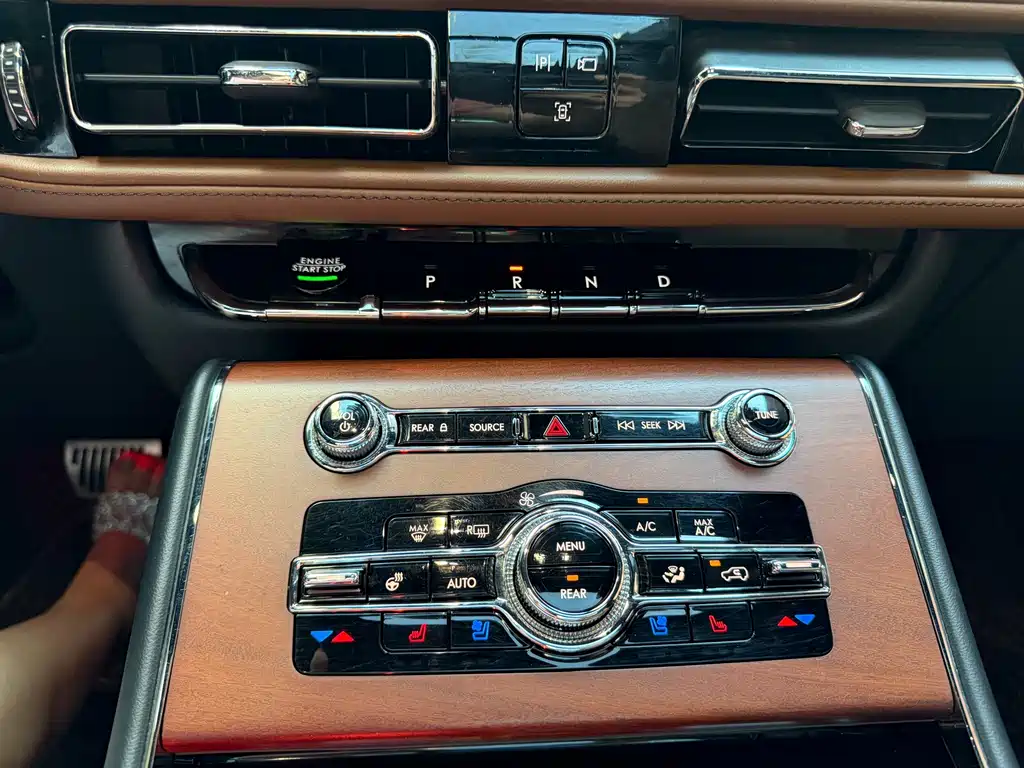 Lincoln Aviator — фото 10