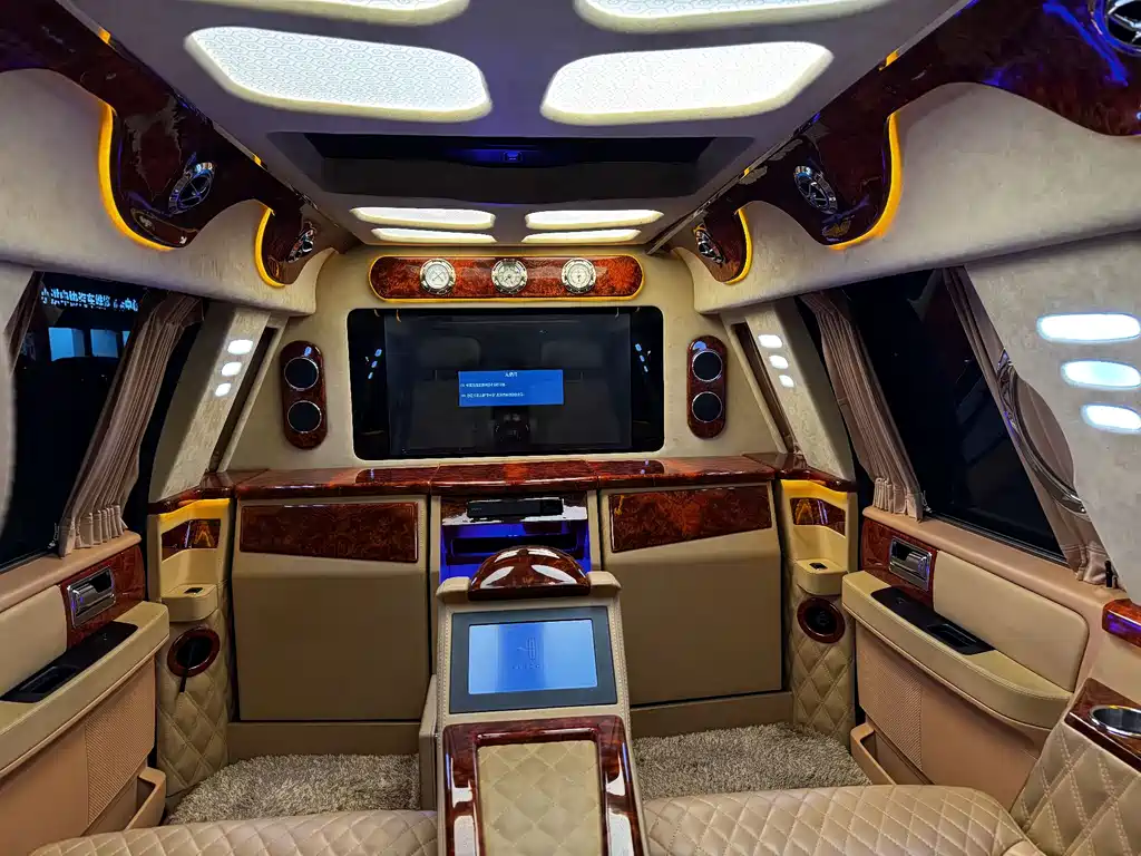 Lincoln Navigator — фото 17