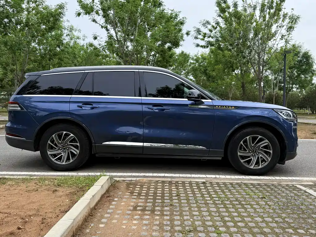 Lincoln Aviator (Import) — фото 3