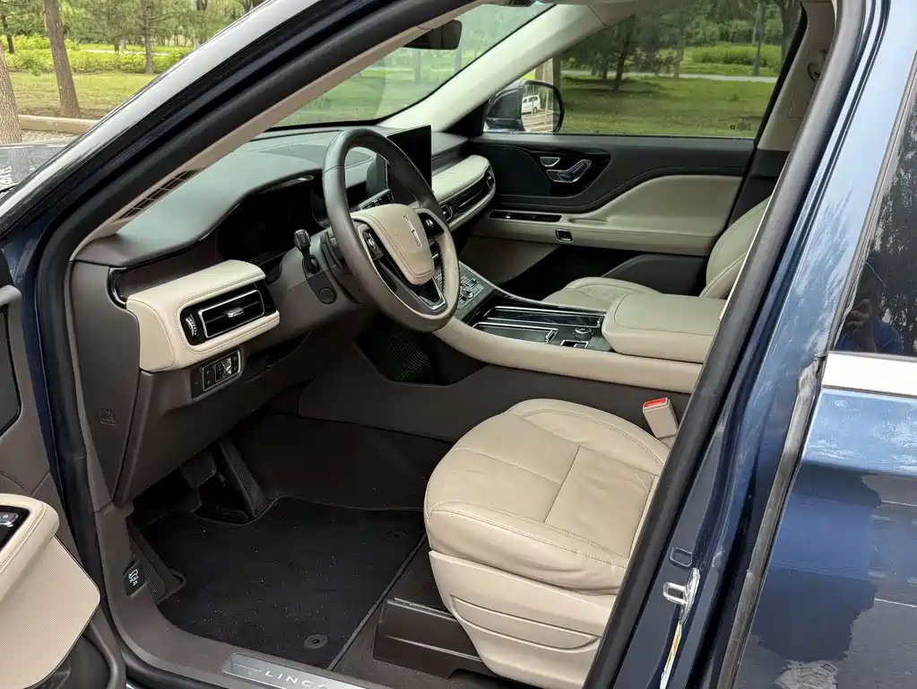 Lincoln Aviator (Import) — фото 10