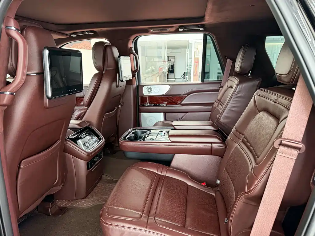 Lincoln Navigator — фото 11