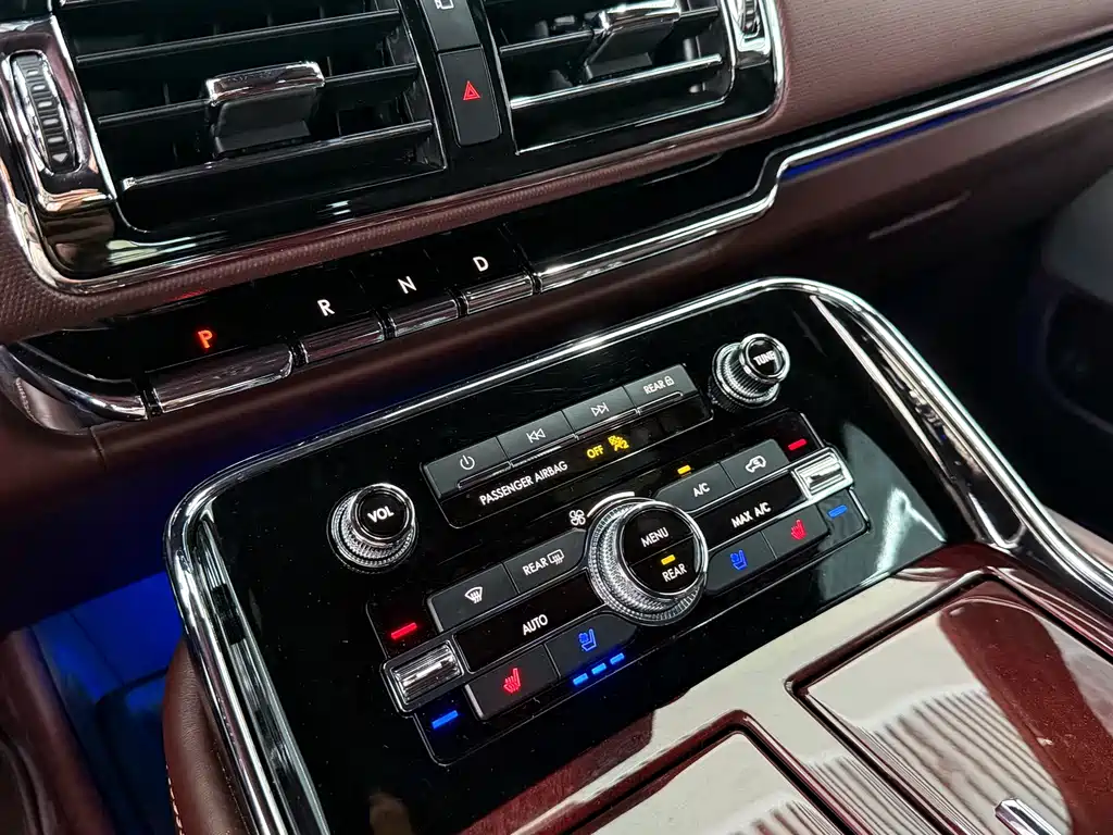 Lincoln Navigator — фото 15