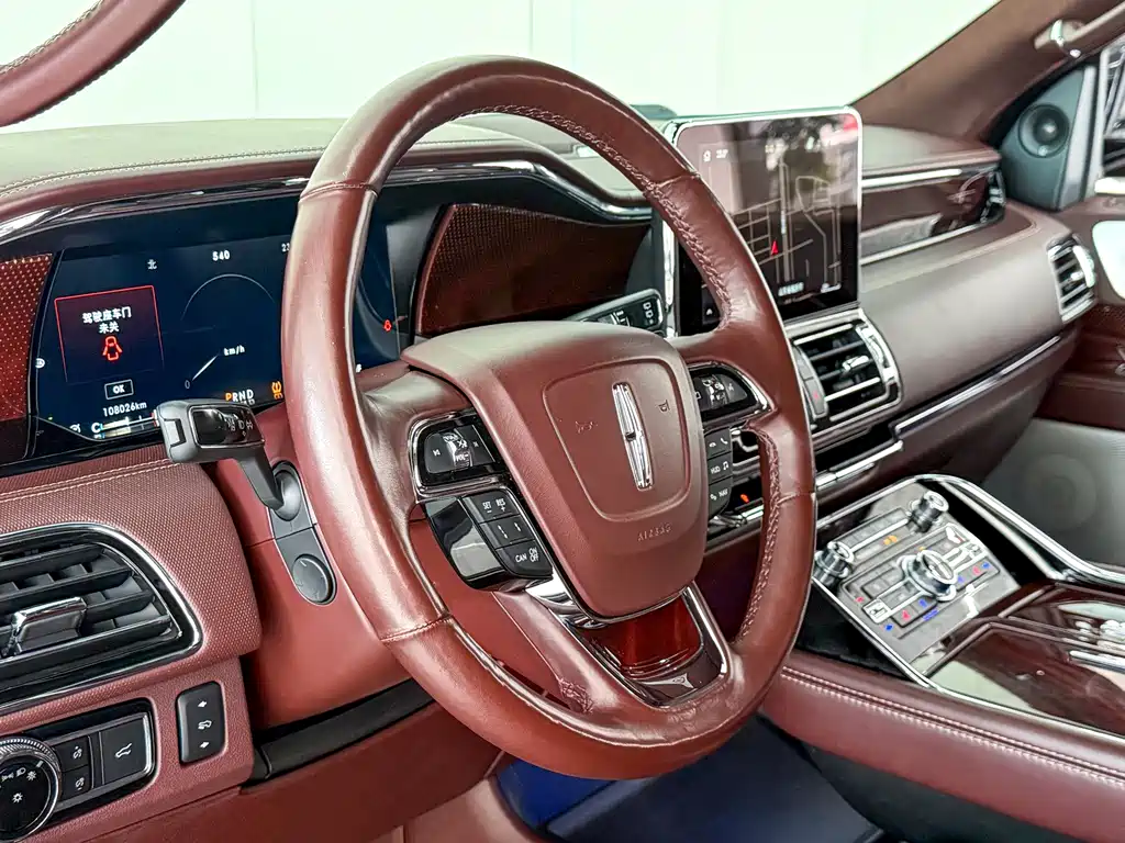 Lincoln Navigator — фото 18