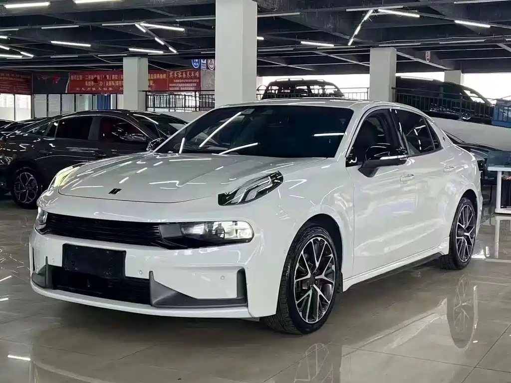 Lynk & Co 03