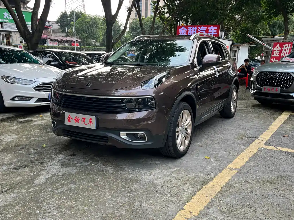 Lynk & Co 01