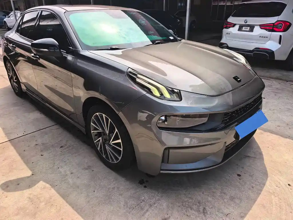 Lynk & Co 03
